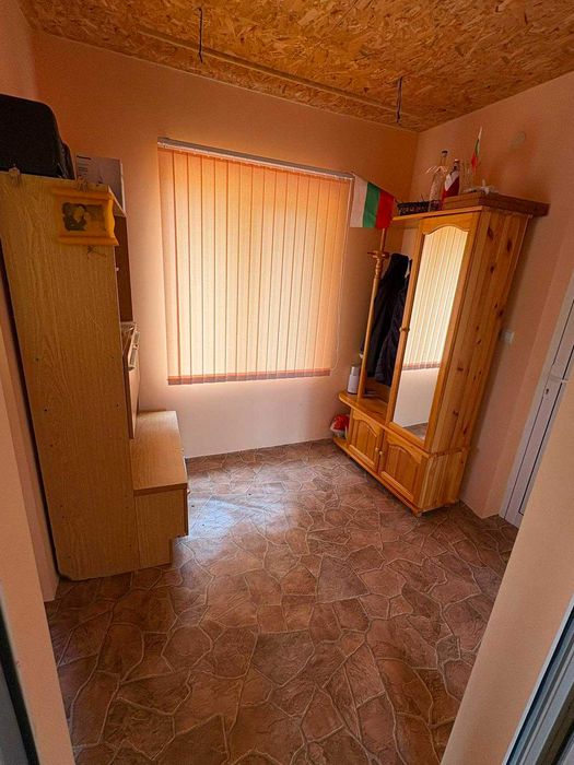 Парцел с къща и стопанска сграда в с. Зайчари, обл. Сливен
