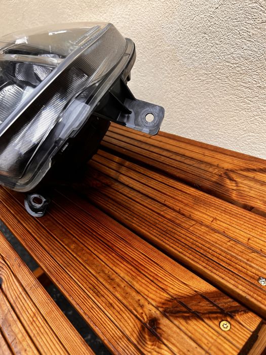 Vand far logan 2017 original fara defecte sau urechi rupte