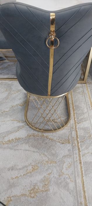 Кухонный стол и стулья