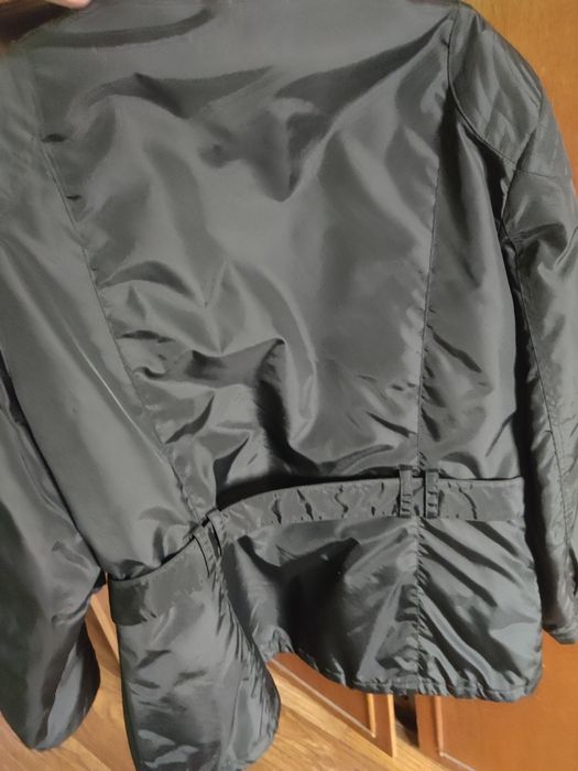 Продам куртку ветровка