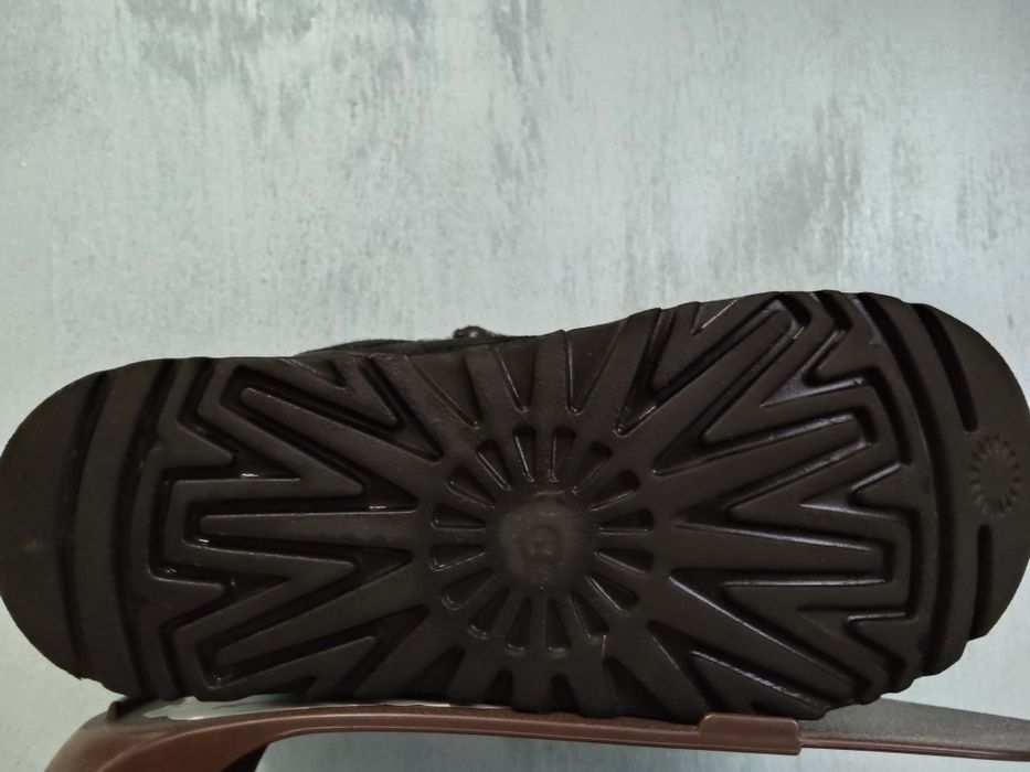 Vând UGG originali