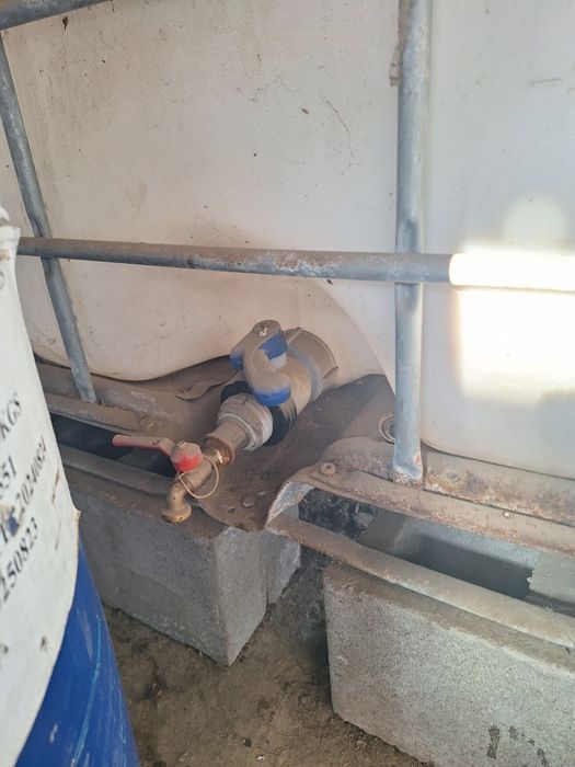 Продам ёмкости б/у объем 1000 литров.