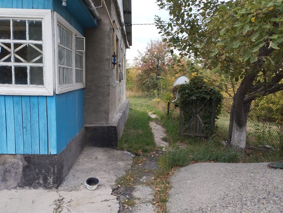 Продается дом с большим участком