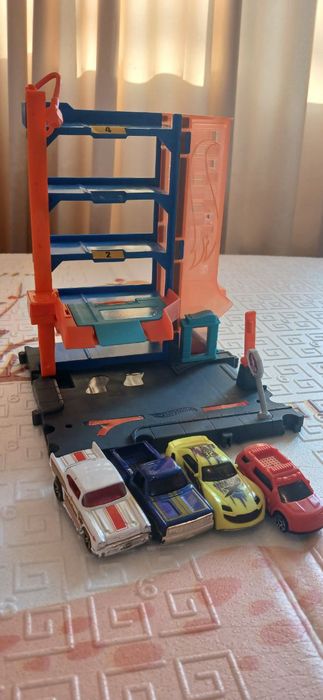 Мини парковка Xot Wheels