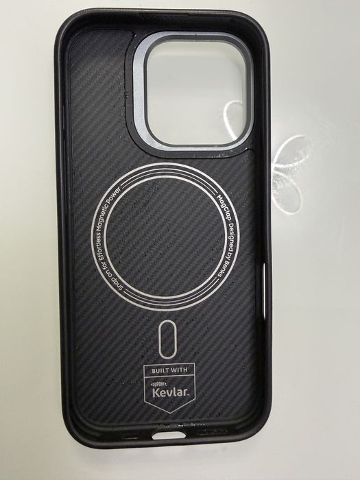 Кейс за Iphone 16 pro BENKS