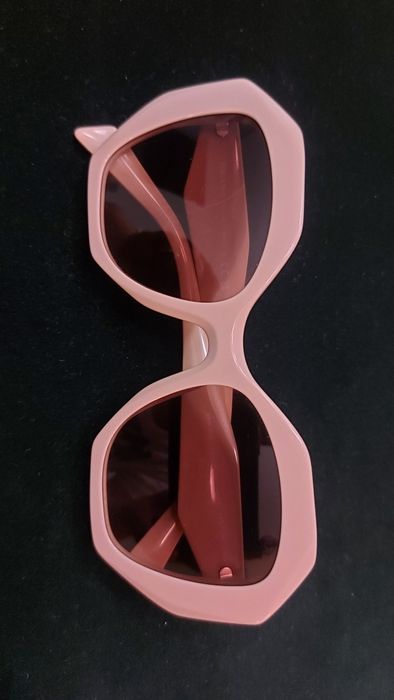 Vând ochelari Prada