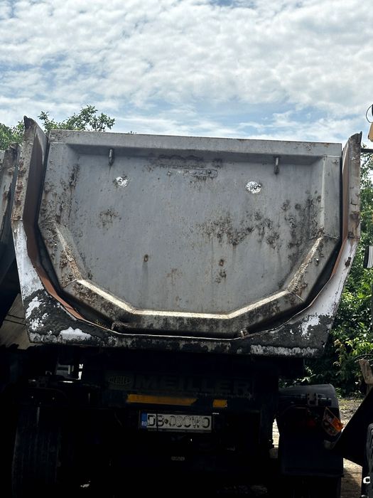 Vand o bascula Schwarzmüller cu cilindru basculabil