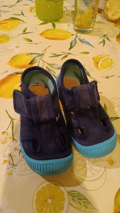 Боси обувки различни марки и номера