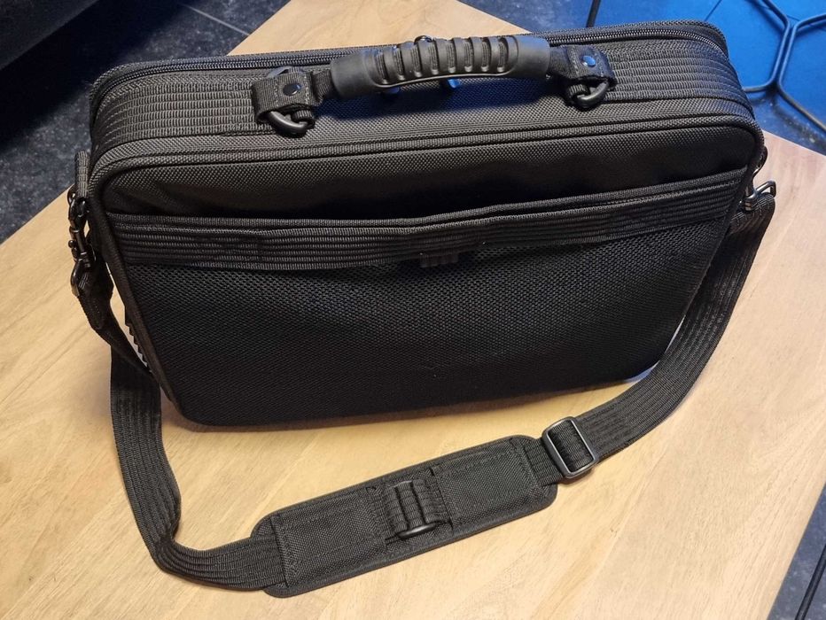 Geanta laptop Targus