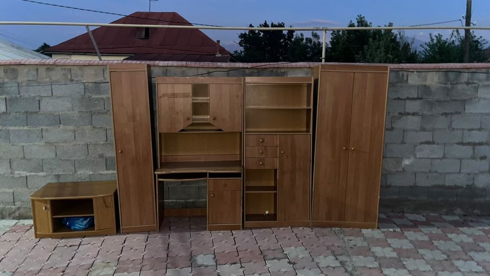 Сервант. Продам.