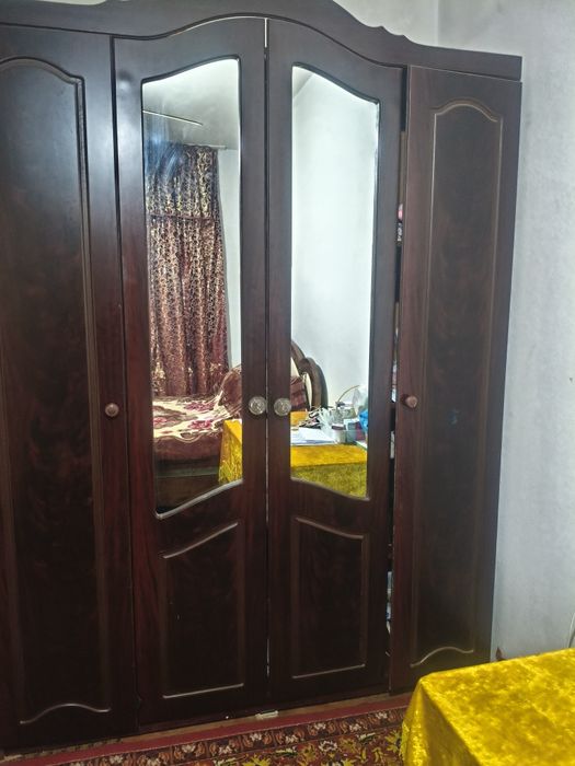 Shkaf sotiladi arzon narxda 350 000