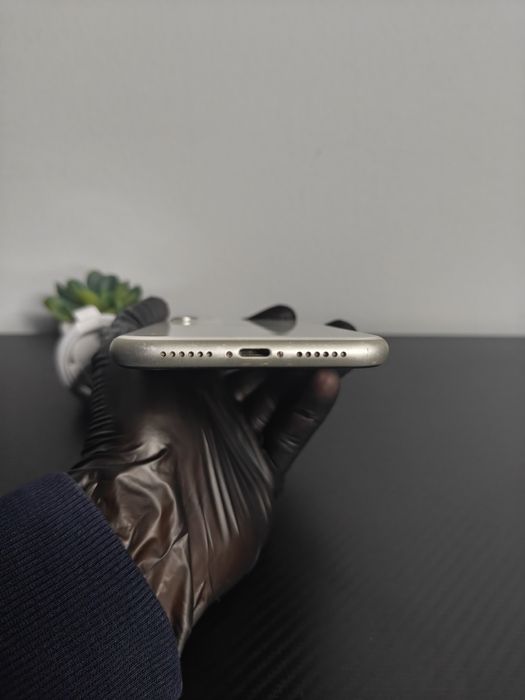 iPhone 11, 64GB Silver • Condiție Bună!  • Complet Funcțional!