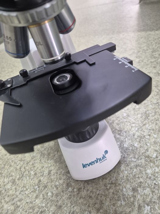 Vand aparatura medicala analizoare biochimie si hemato,microscop  masa consultatii, autoclav, lampa chirurgicala mobila, ecograf  uz veterinar