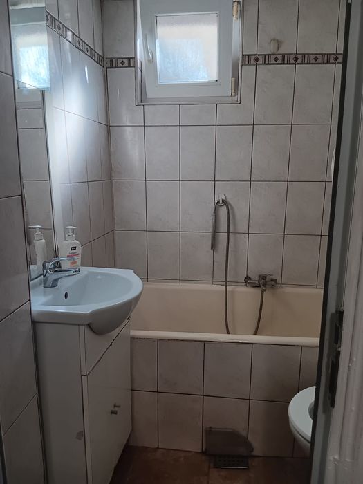 Ofer spre inchiriere 2 camere zona centrala sinaia