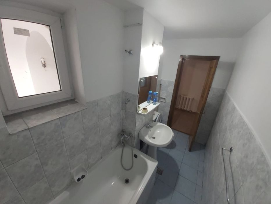 Închiriez apartament 2 camere DOROHOI ZONA CENTRALA