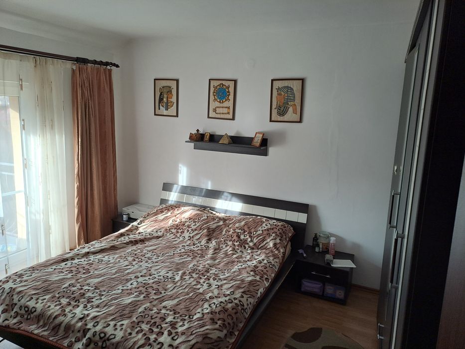Închiriez apartament 2 camere.