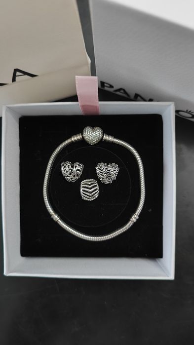 Pandora гривна, талисмани и пръстени