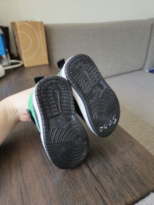 Детские кроссовки