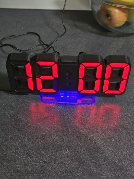 Ceas de masă digital LED 3D RGB cu telecomandă – nou