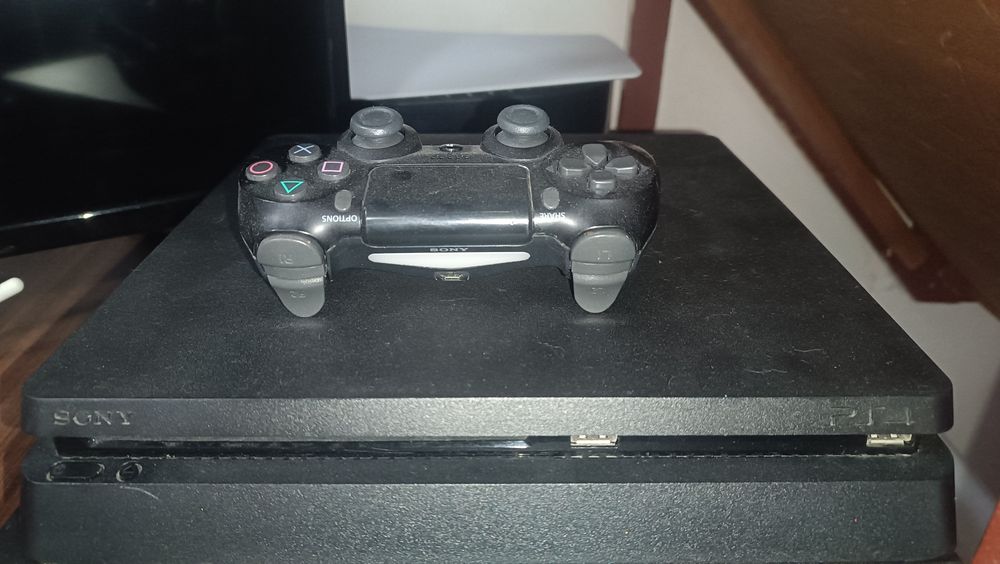 Consola jocuri Sony Playstation 4 PS4 Slim 500 gb maneta GTA 5 FIFA 22