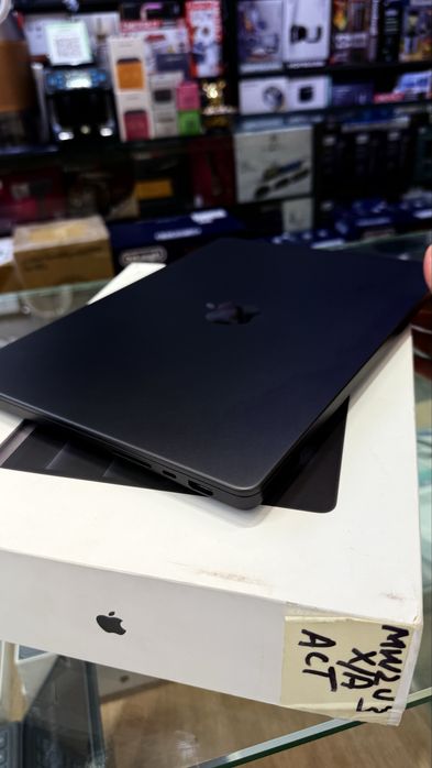 MacBook Pro M4 14” 16/512GB • 15 Cycle • Ideal holat