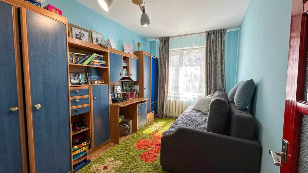 Продам 3 ком в центре Айым