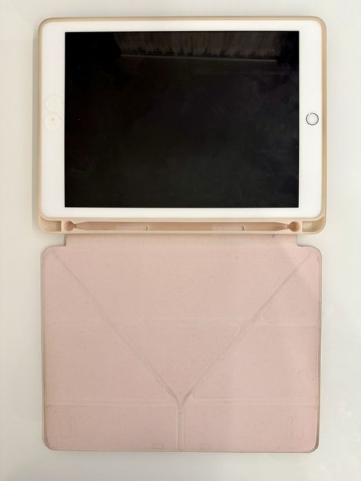 Таблет iPad 4 + клавиатура Griffin