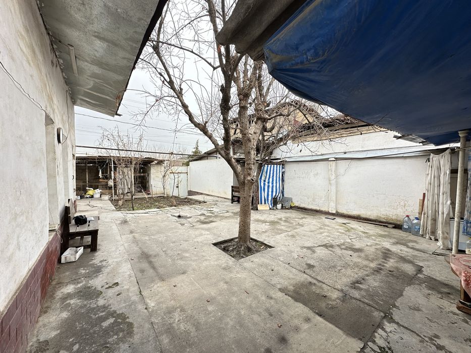 Yoʻl yuzida 2,2 sotix hovli sotiladi