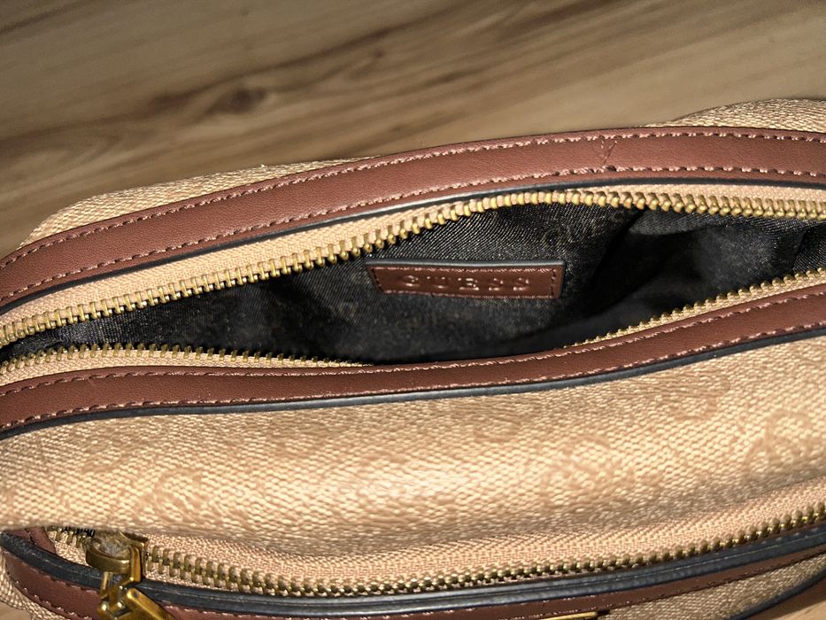 Чанта Guess унисекс чисто нова!