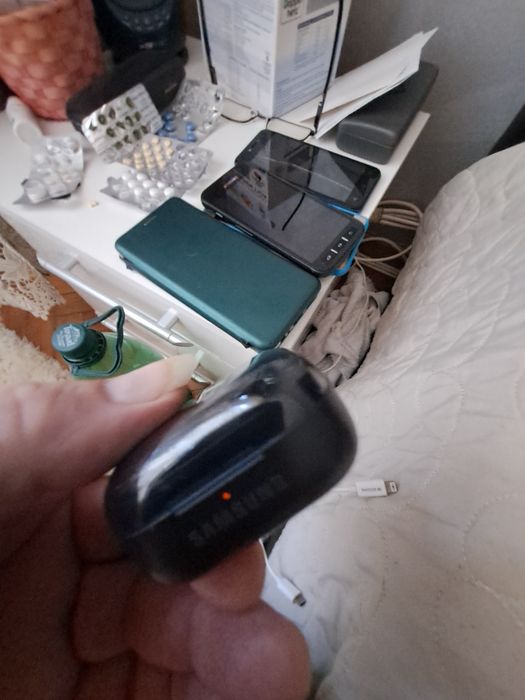 Căști Bluetooth Samsung galaxy buds 4 pro.