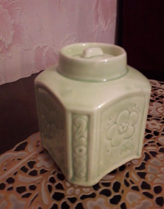 Чайница антикварная фаянсовая