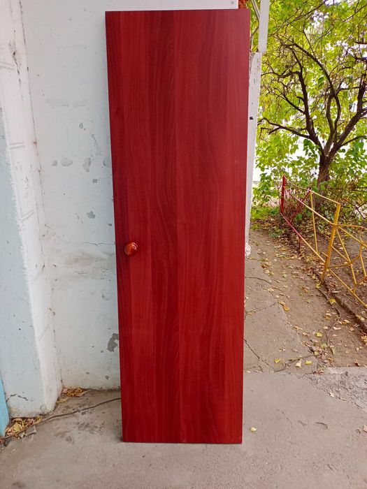 Продам двери размеры 70/200см и 60/200см адрес 6мкр без косяка