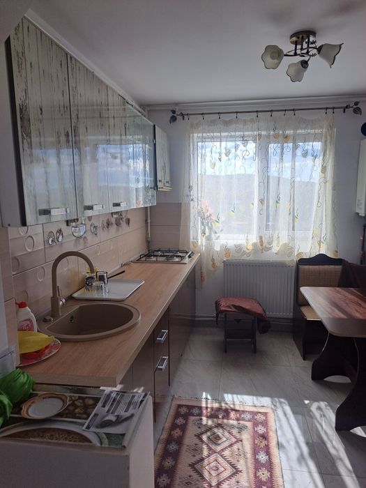 Închiriez  apartament