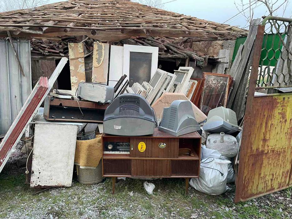 Почистване, извозване боклуци Събаряне на стари къщиСобствен транспорт