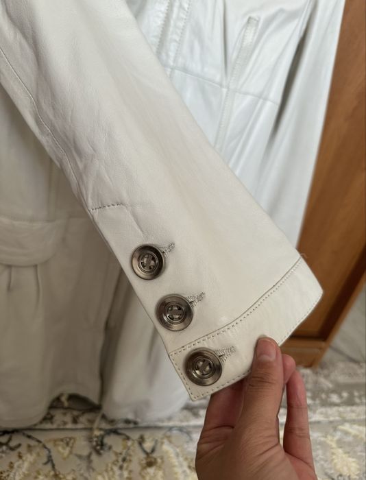 Продам кожанную белую куртку