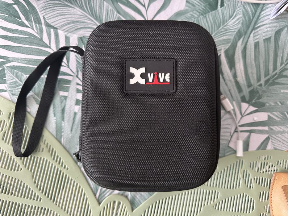 X-vive in-ear monitorizare