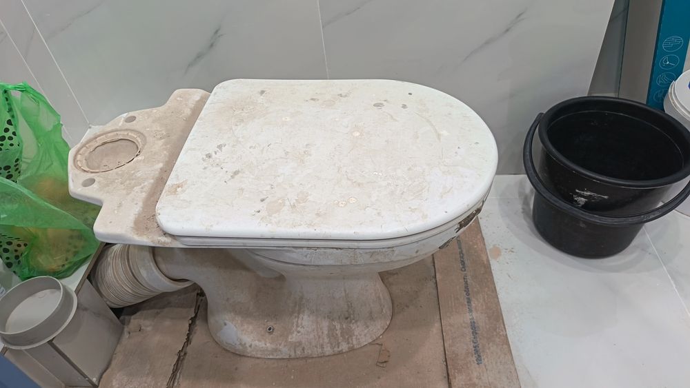 Продам рабочий унитаз с гофрой