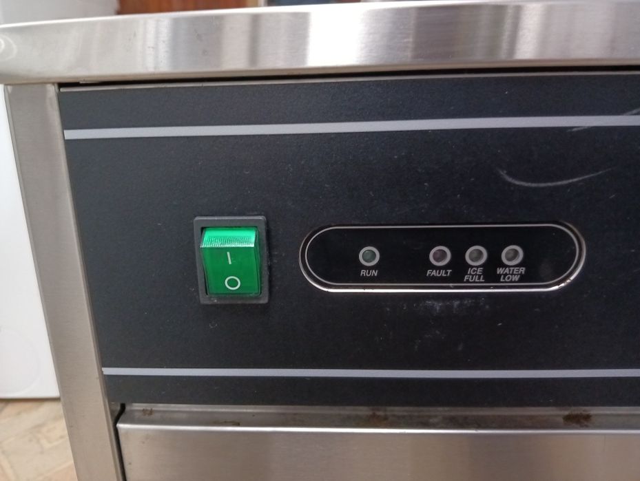 Професионален ледогенератор ICEMAKER 40 литра   с една година гаранция!