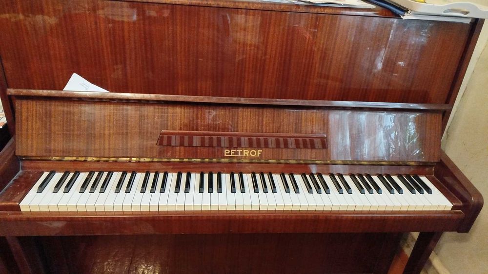 Продаю пианино петроф