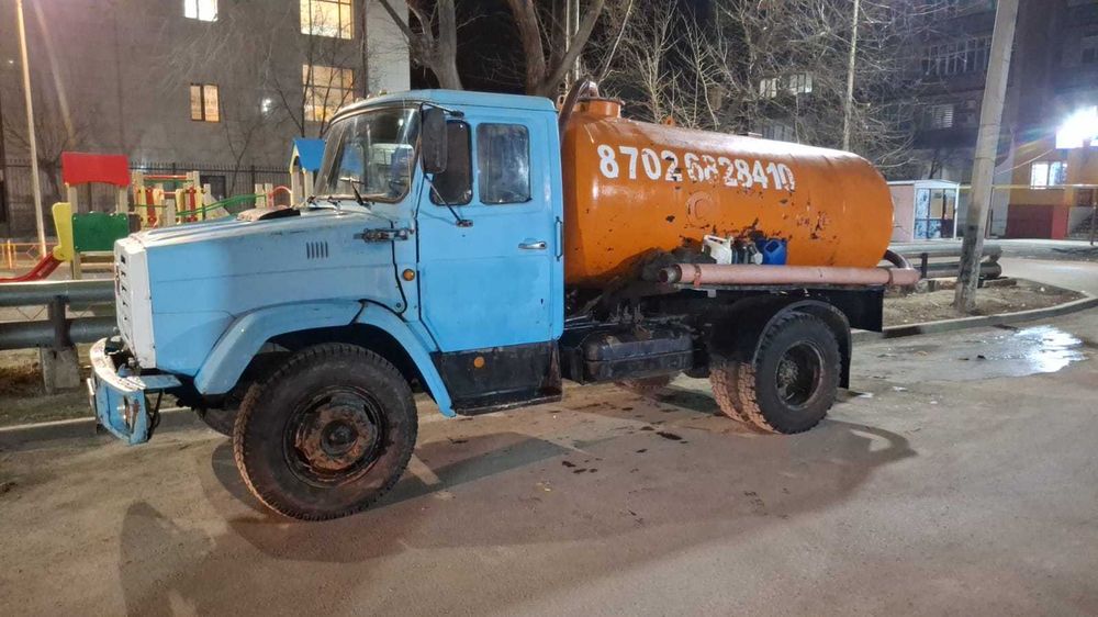 Ассенизатор услуги вакуума