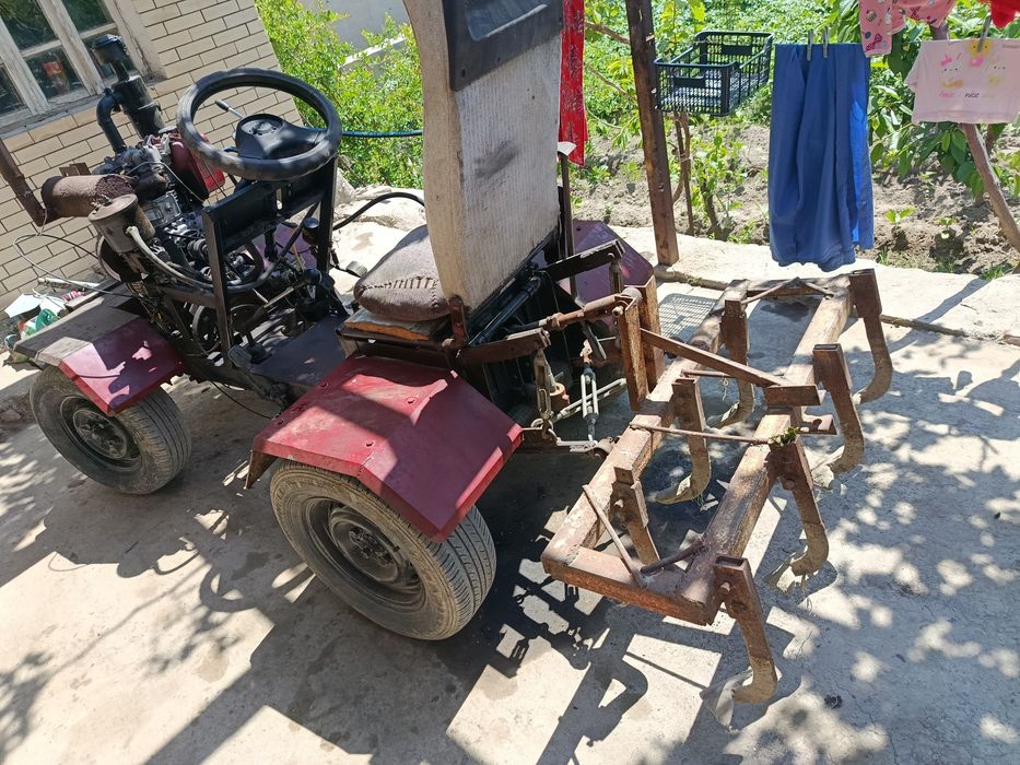 Mini traktor sotiladi