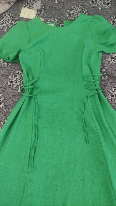 Продам зеленое платье  46 р материал лен