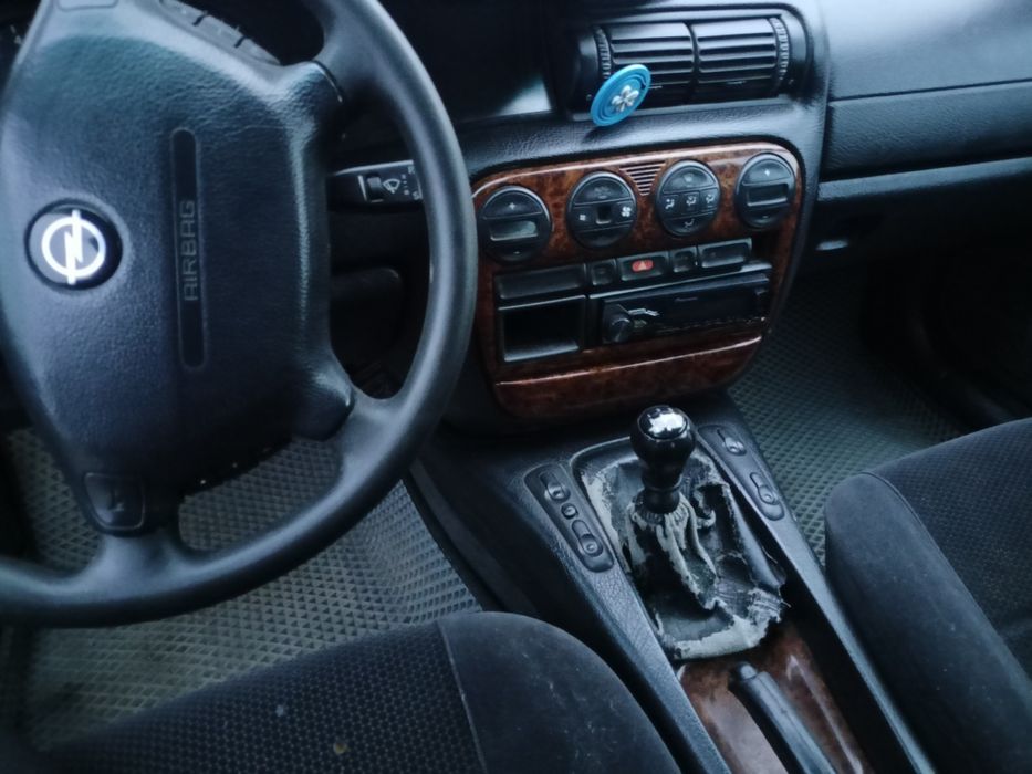 Продам 2 опеля омеги