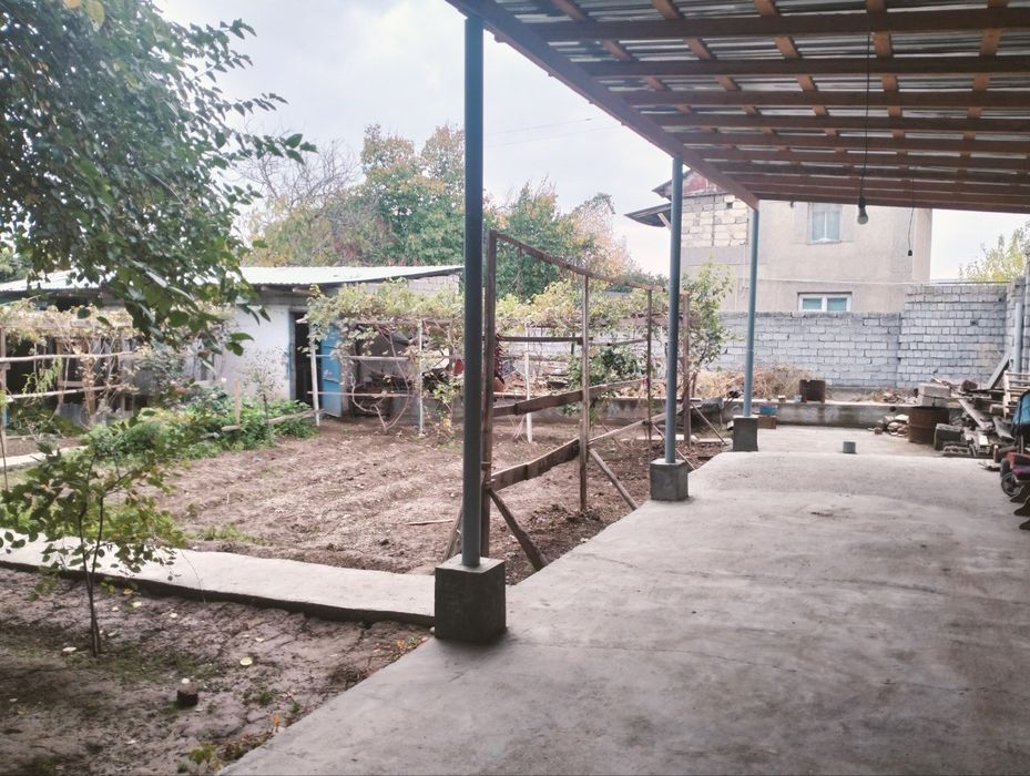 Uy sotiladi 2 qavatli