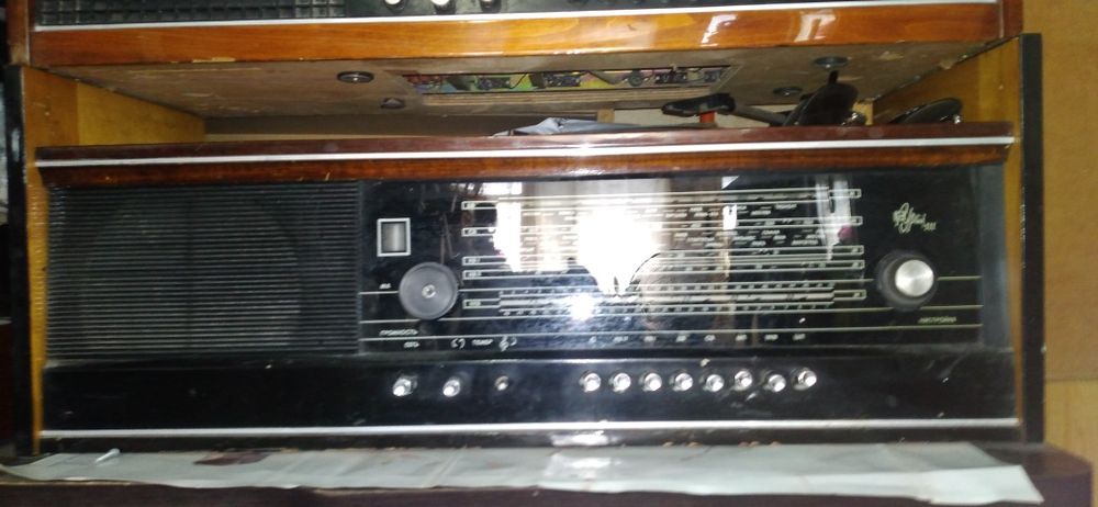 Проигрователи, Патефон Смотрите 3 фото Читайте описани