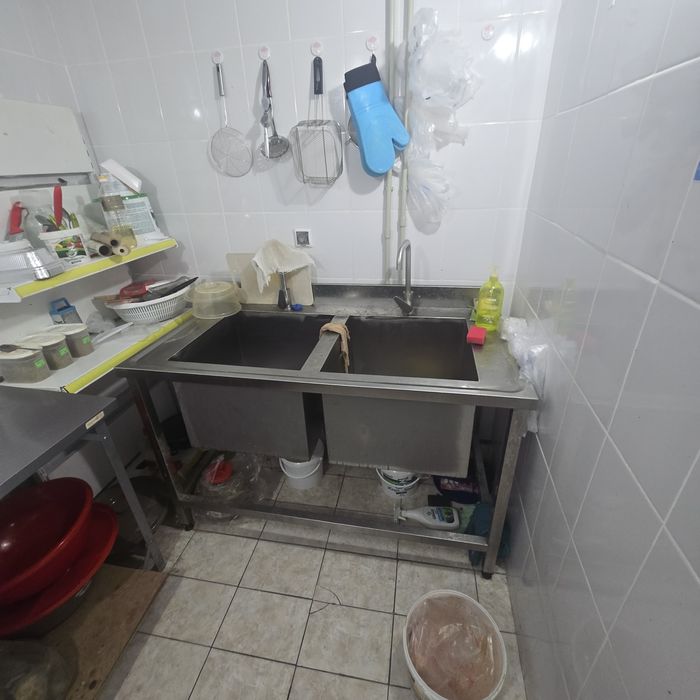 Продам гриль, столы,раковина