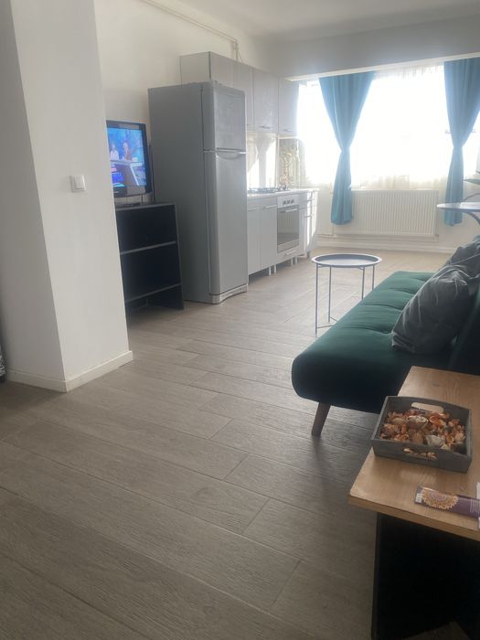 Inchiriez apartament