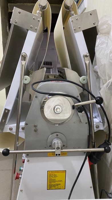 Продам тестораскатку новая