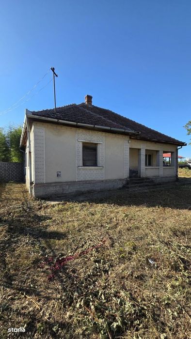 Casă De Vanzare In Apa – Teren 2.551 Mp