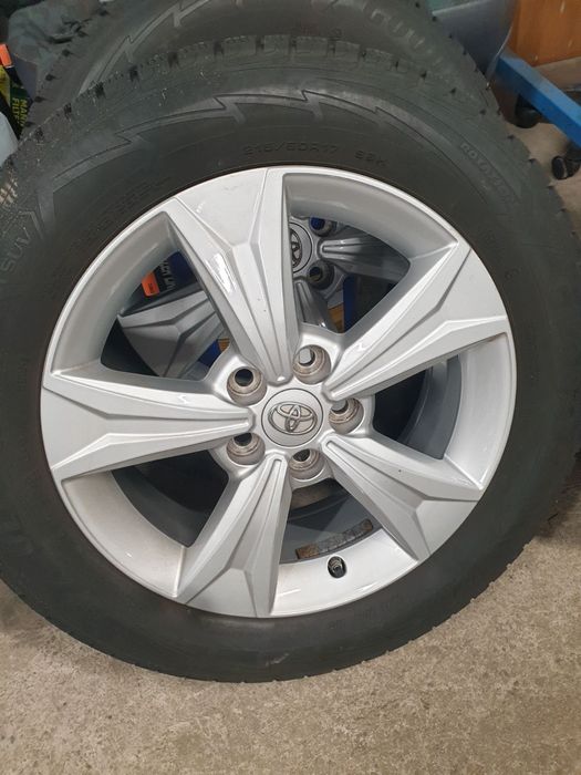 Джанти с гуми и сензори Toyota